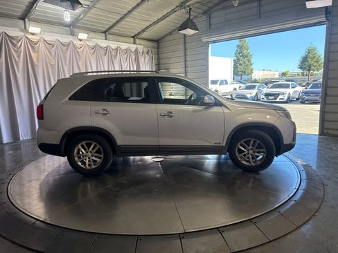 Used 2015 Kia Sorento LX AWD/4WD image 4