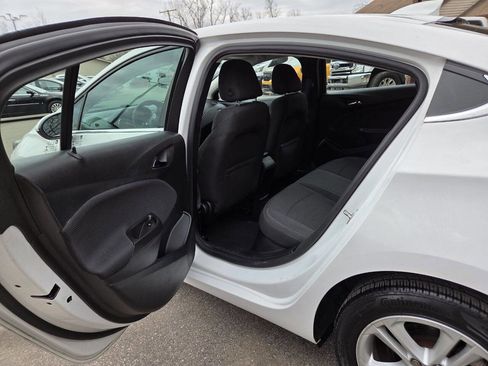 Used 2016 Chevrolet Cruze LT image 36