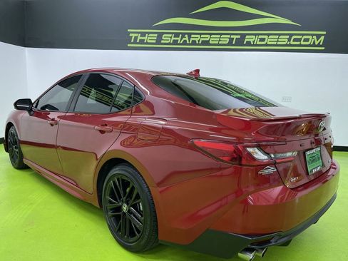 Used 2025 Toyota Camry SE image 7