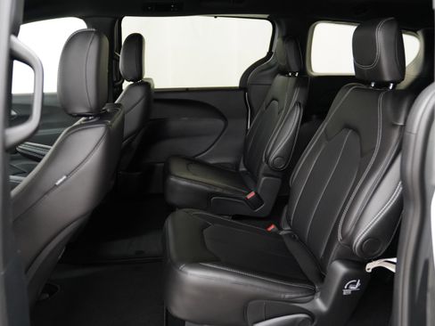 New 2026 Chrysler Pacifica Select AWD/4WD image 5