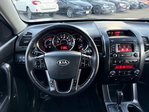 Used 2013 Kia Sorento EX image 22