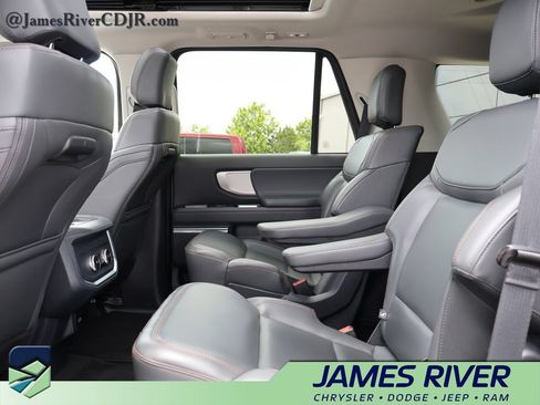 Used 2025 Ford Expedition Active AWD/4WD image 20