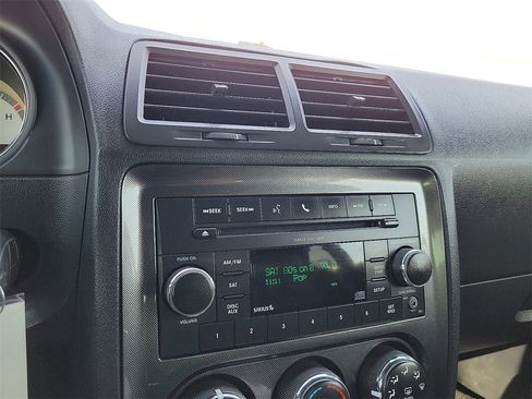 Used 2010 Dodge Challenger R/T image 21