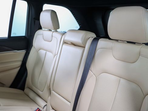 Used 2023 Jeep Grand Cherokee 4WD 4xe w/ Luxury Tech Group II image 27