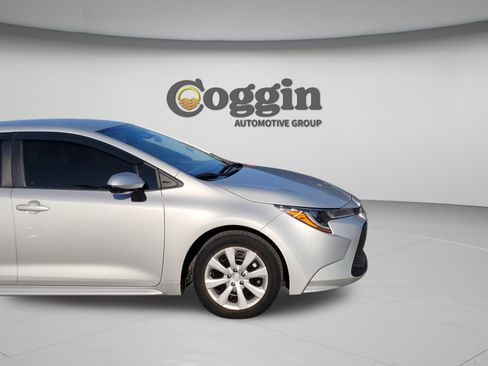 Used 2022 Toyota Corolla LE FWD image 13