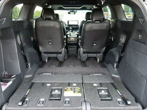 Used 2025 Toyota Sienna Platinum AWD/4WD image 30