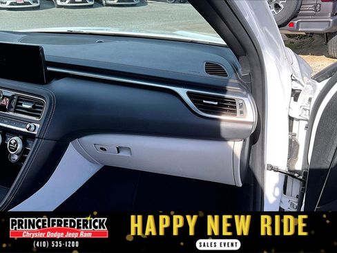 Used 2023 Genesis G70 2.0T image 12