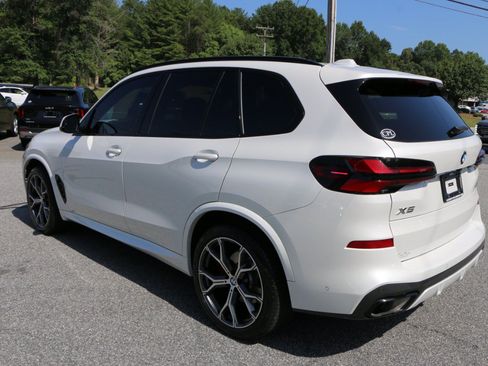 Used 2024 BMW X5 sDrive40i w/ M Sport Package RWD image 3
