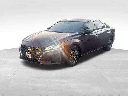 Used 2024 Nissan Altima 2.5 SV image 3
