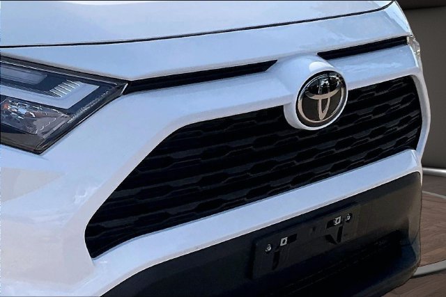 Used 2025 Toyota RAV4 XLE AWD/4WD image 26