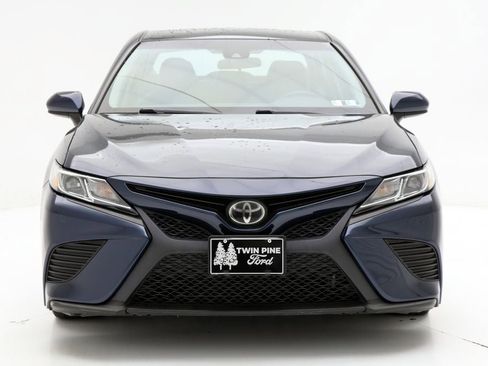Used 2018 Toyota Camry LE image 4