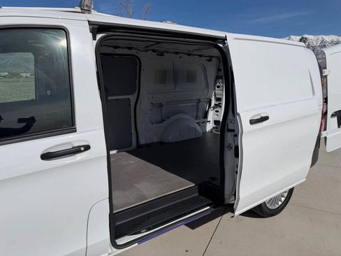 Used 2021 Mercedes-Benz Metris image 12