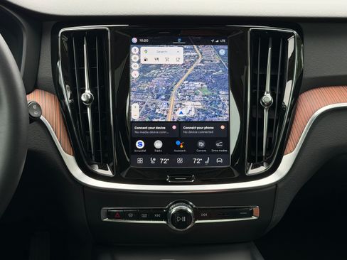 Certified 2025 Volvo V60 B5 Cross Country Plus AWD/4WD image 15
