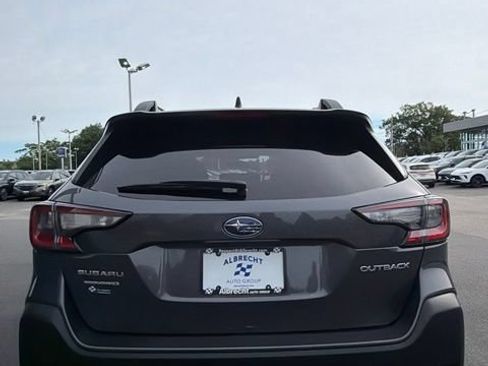 Used 2025 Subaru Outback Premium AWD/4WD image 6
