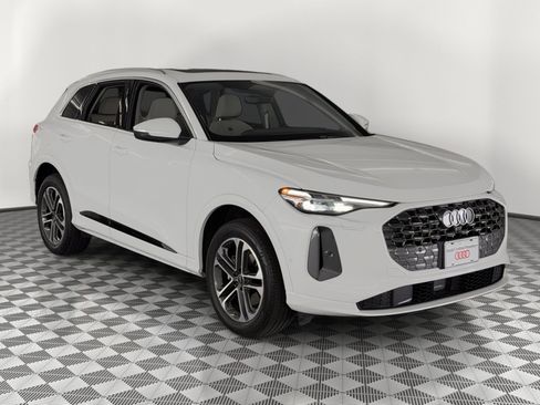 Certified 2025 Audi Q5 Premium w/ Premium Plus AWD/4WD image 7