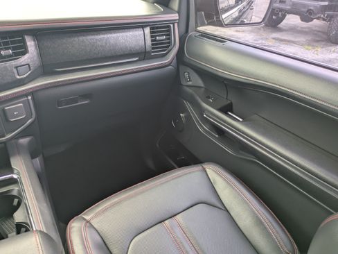 Used 2022 Ford Expedition Limited AWD/4WD image 18