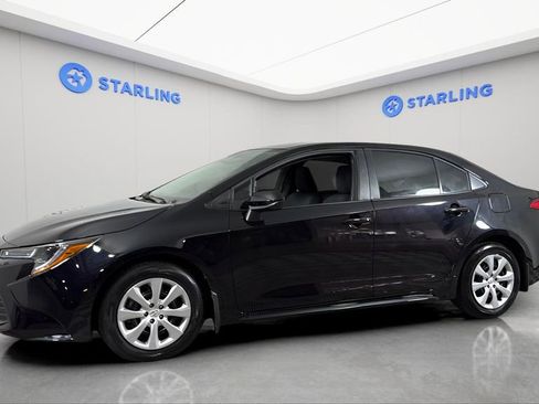 Used 2025 Toyota Corolla LE image 2