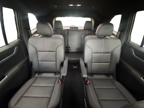 Certified 2026 GMC Acadia Elevation w/ Elevation Premium Package FWD image 17