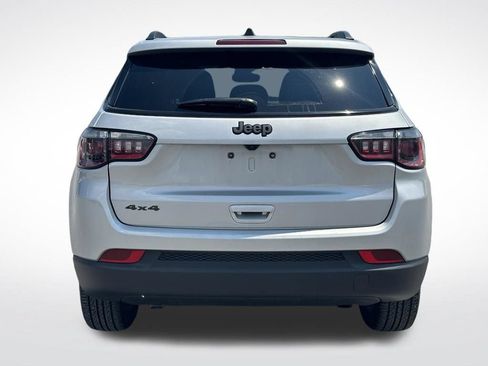 Used 2025 Jeep Compass Latitude w/ Convenience Group AWD/4WD image 6