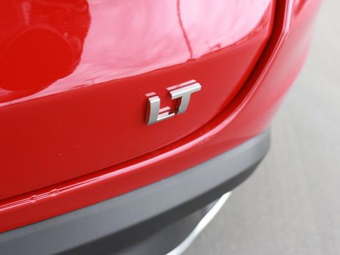 Used 2026 Chevrolet Trax LT FWD image 7