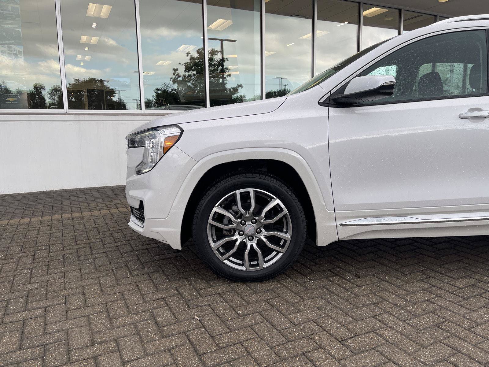 Used 2023 GMC Terrain Denali AWD/4WD image 9