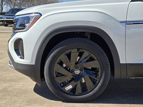 New 2025 Volkswagen Atlas Cross Sport SE image 5