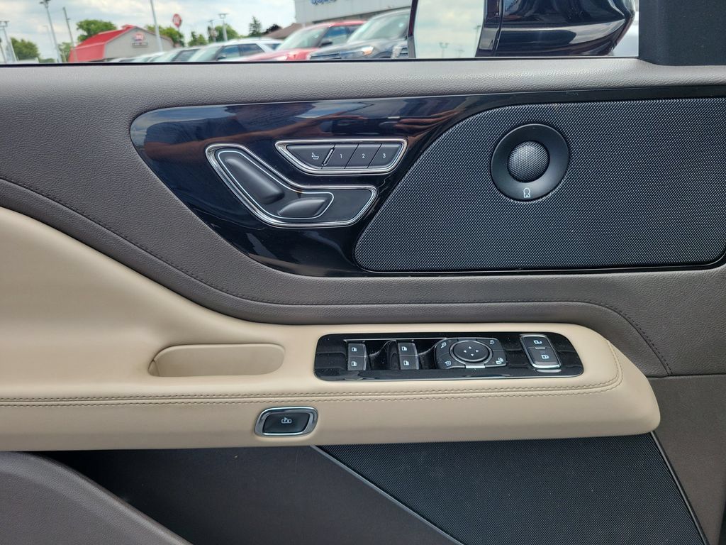 Used 2020 Lincoln Aviator Reserve w/ Elements Package Plus AWD/4WD image 20