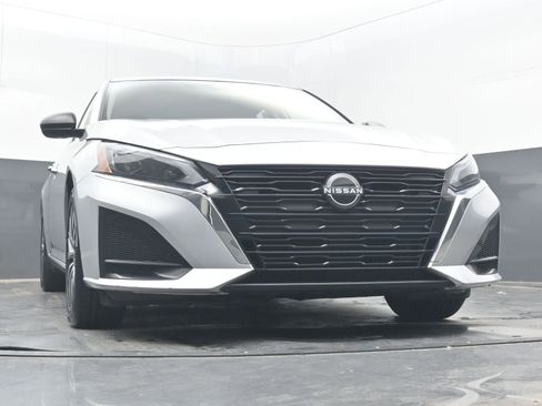 Used 2024 Nissan Altima 2.5 SV FWD image 23