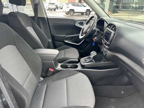 Used 2023 Kia Soul LX w/ Option Group 015 FWD image 32