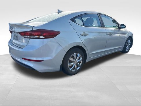 Used 2017 Hyundai Elantra SE image 15