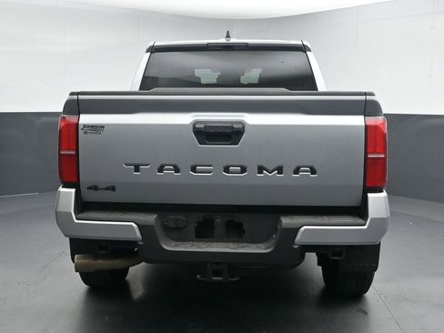 Used 2025 Toyota Tacoma TRD Sport AWD/4WD image 8