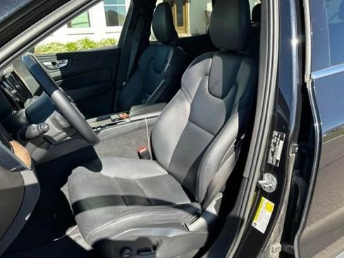 Used 2023 Volvo XC60 B5 Plus w/ Climate Package AWD/4WD image 3
