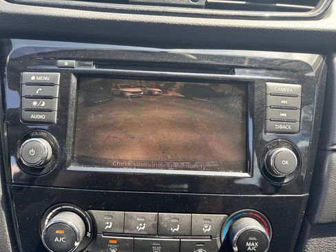 Used 2018 Nissan Rogue S FWD image 19