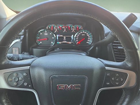 Used 2017 GMC Yukon SLT AWD/4WD image 24