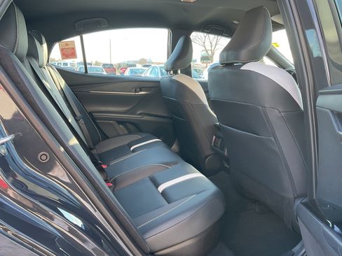 Used 2025 Toyota Camry SE image 13