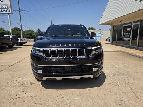 Used 2024 Jeep Wagoneer L Series III w/ Flexible Seating Group AWD/4WD image 2
