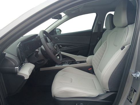 New 2025 Hyundai Elantra Limited FWD image 9