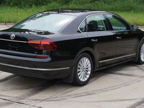 Used 2017 Volkswagen Passat 1.8T SE w/ SE Lighting Package FWD image 5