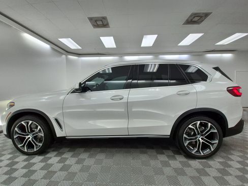 Used 2022 BMW X5 xDrive40i w/ Premium Package AWD/4WD image 2