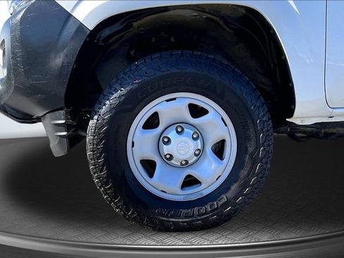 Used 2021 Toyota Tacoma SR AWD/4WD image 29
