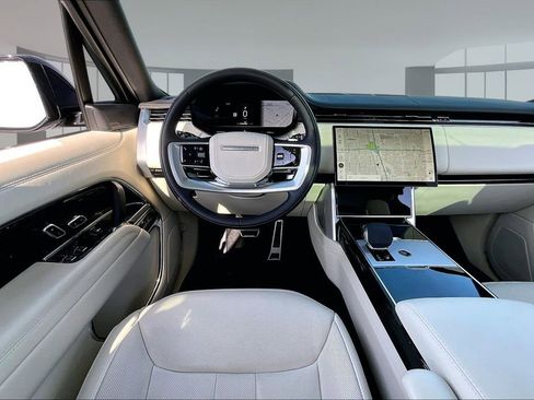 Used 2025 Land Rover Range Rover SE image 8