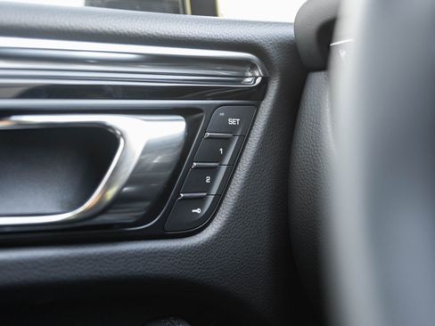 Certified 2026 Porsche Macan image 18