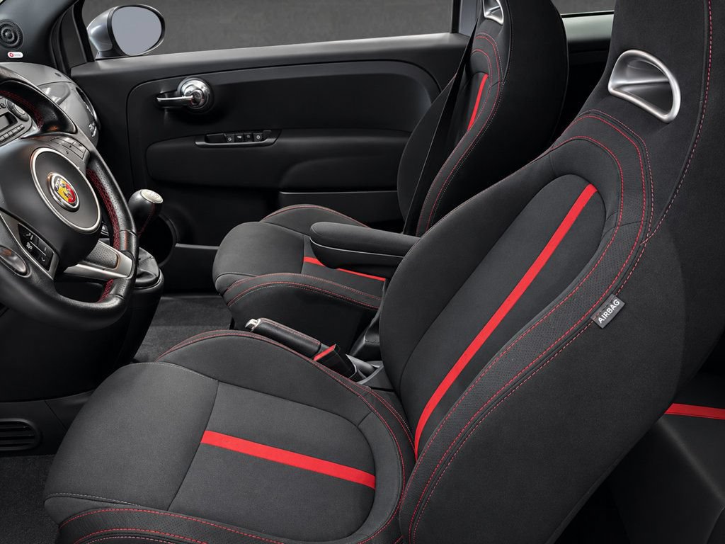 Used 2013 FIAT 500 Abarth w/ Beats Audio Pkg FWD image 5