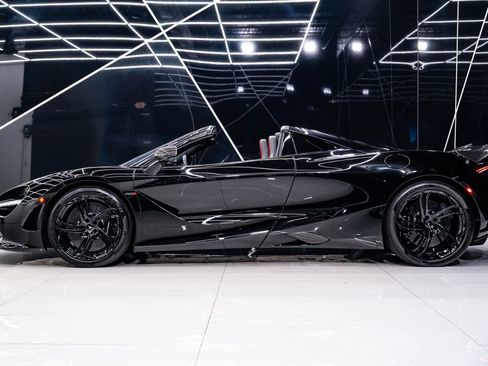 Used 2024 McLaren 750S Spider RWD image 16