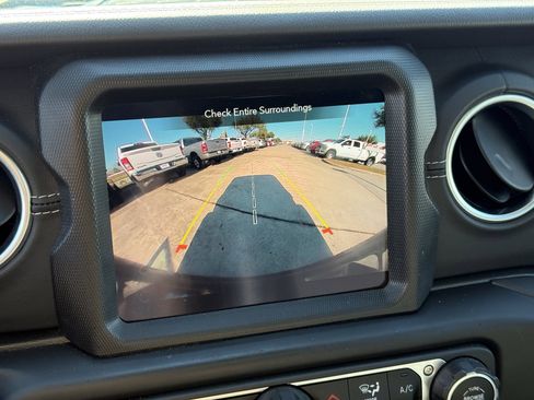 Used 2023 Jeep Wrangler Sahara w/ Cold Weather Group image 21