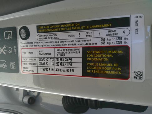 Used 2025 BMW X7 M60i w/ Climate Comfort Package image 37