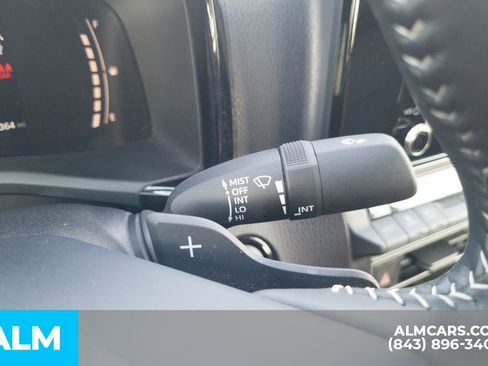 Used 2025 Toyota Camry SE image 30