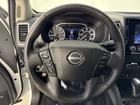 Used 2024 Nissan Frontier SL w/ Technology Package AWD/4WD image 12