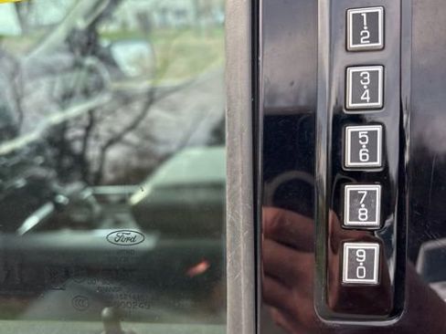 Used 2021 Ford F150 Lariat image 9