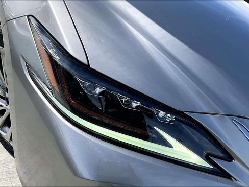Used 2019 Lexus ES 350 Ultra Luxury w/ Accessory Package image 27
